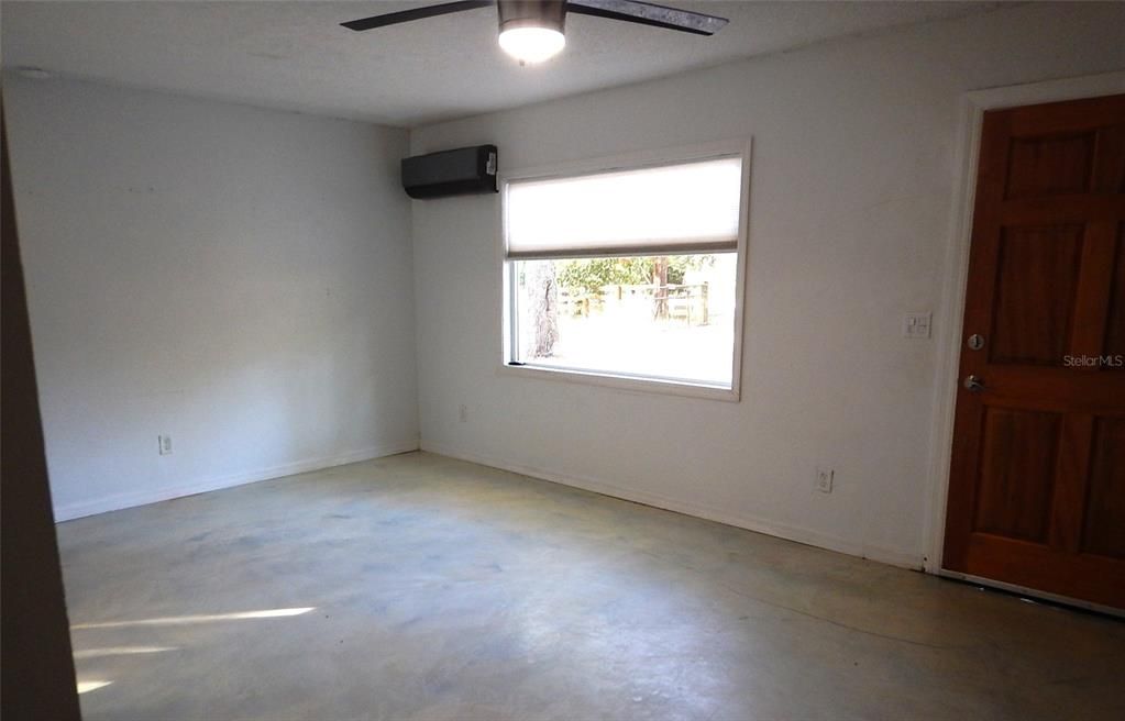 合同活跃: $179,000 (3 贝兹, 2 浴室, 1262 平方英尺)