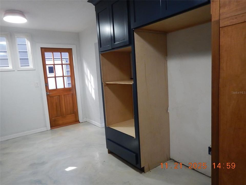 合同活跃: $179,000 (3 贝兹, 2 浴室, 1262 平方英尺)