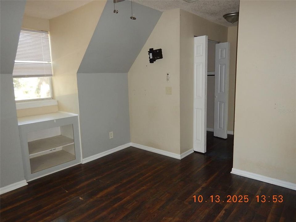 合同活跃: $179,000 (3 贝兹, 2 浴室, 1262 平方英尺)