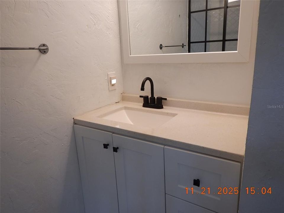 合同活跃: $179,000 (3 贝兹, 2 浴室, 1262 平方英尺)