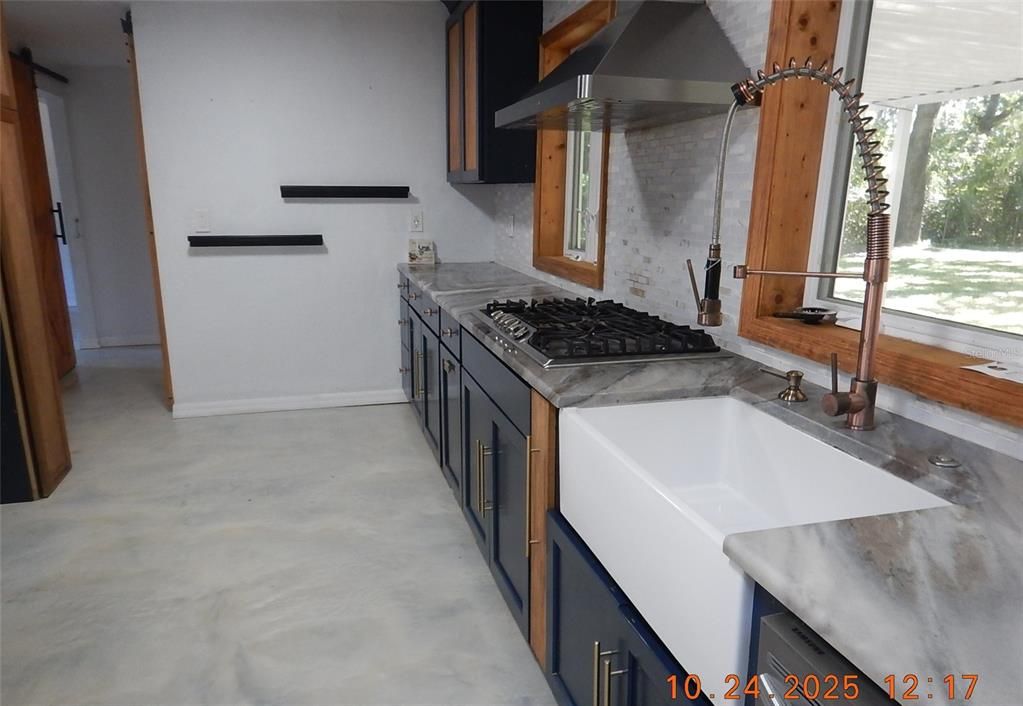 合同活跃: $179,000 (3 贝兹, 2 浴室, 1262 平方英尺)