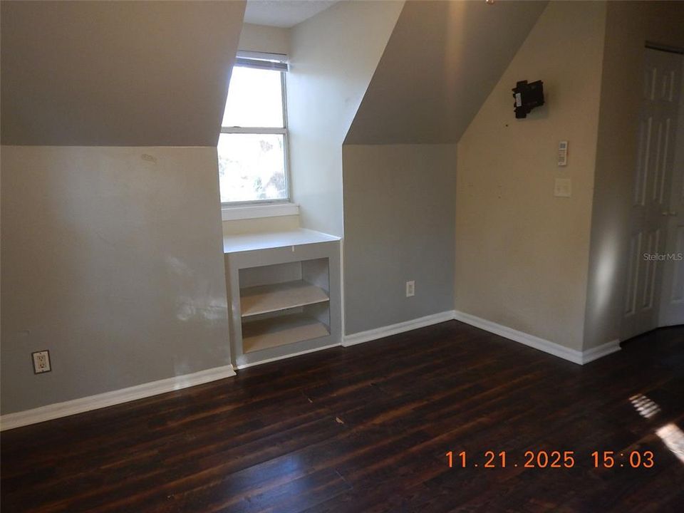 合同活跃: $179,000 (3 贝兹, 2 浴室, 1262 平方英尺)