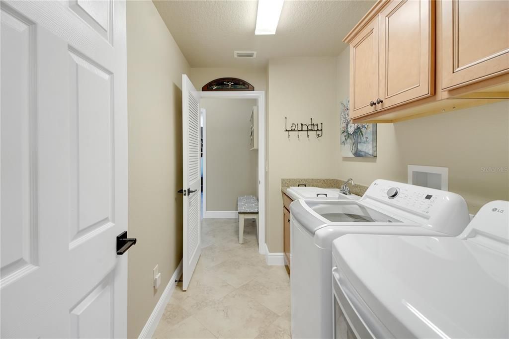 На продажу: $639,900 (3 спален, 2 ванн, 1967 Квадратных фут)