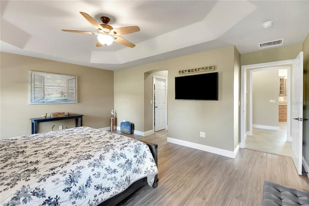 На продажу: $639,900 (3 спален, 2 ванн, 1967 Квадратных фут)