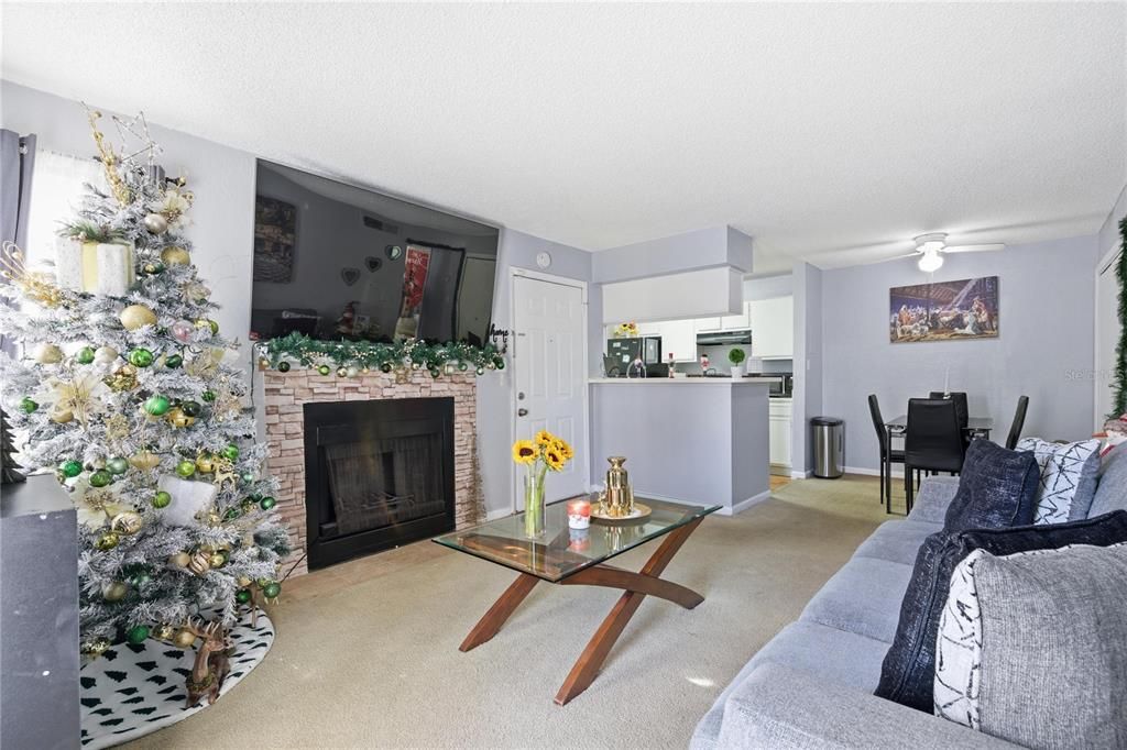 For Sale: $110,000 (1 beds, 1 baths, 660 Square Feet)