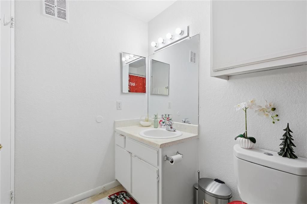 For Sale: $110,000 (1 beds, 1 baths, 660 Square Feet)