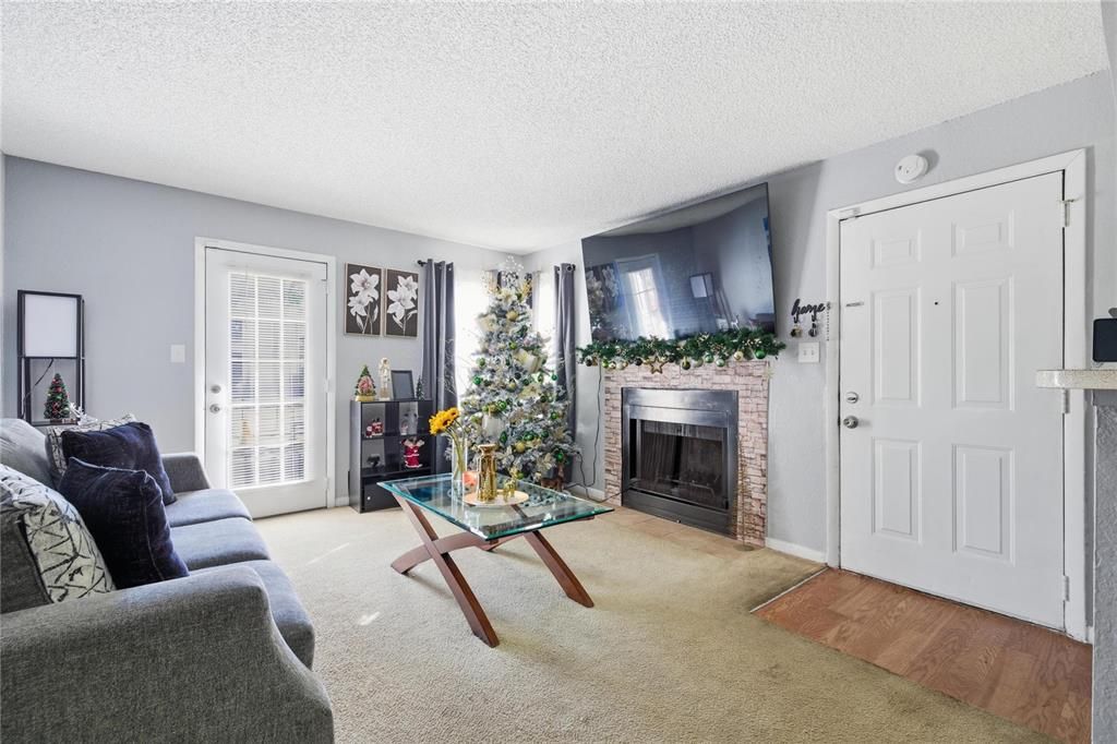 For Sale: $110,000 (1 beds, 1 baths, 660 Square Feet)