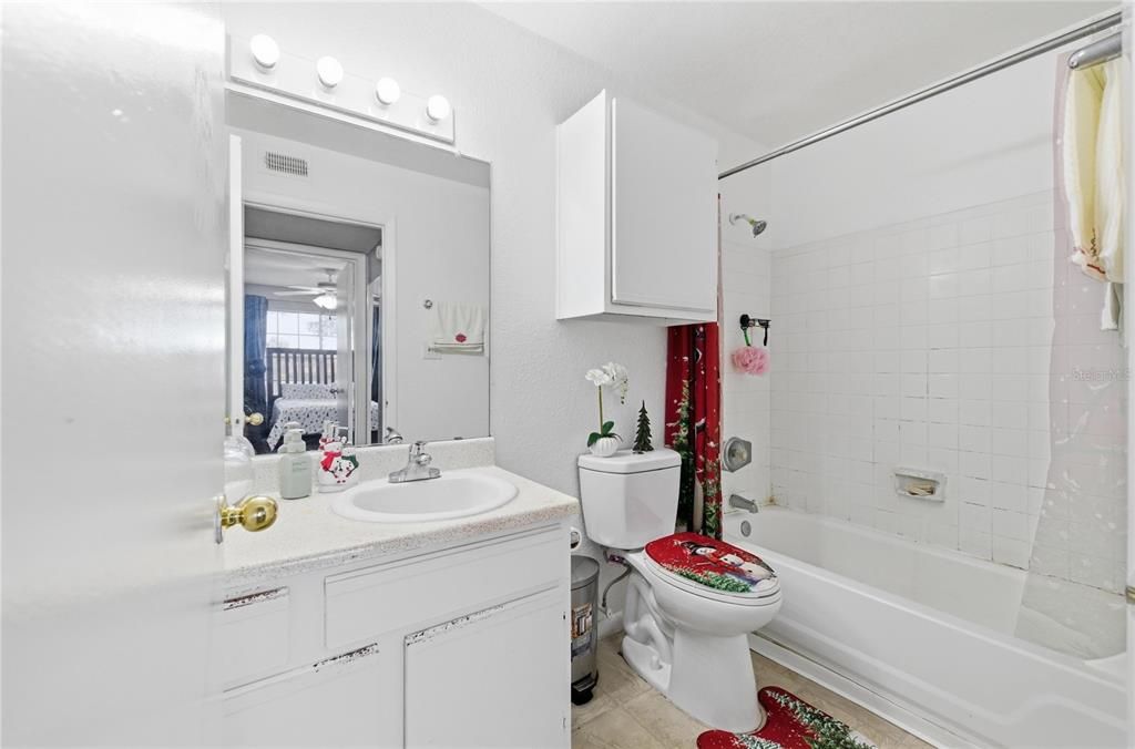 For Sale: $110,000 (1 beds, 1 baths, 660 Square Feet)