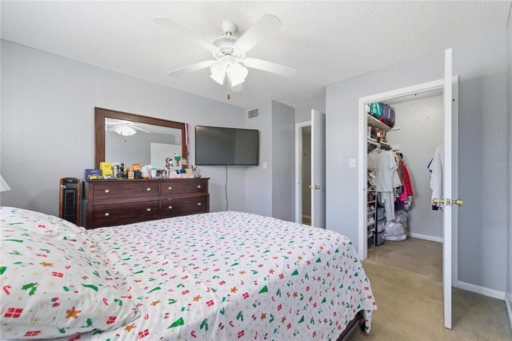 For Sale: $110,000 (1 beds, 1 baths, 660 Square Feet)