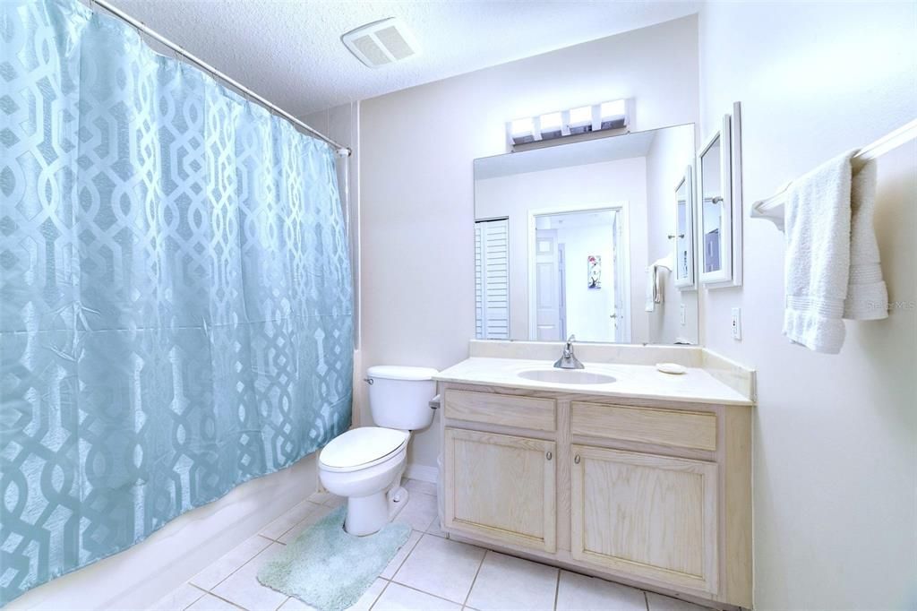 合同活跃: $369,999 (3 贝兹, 2 浴室, 1392 平方英尺)