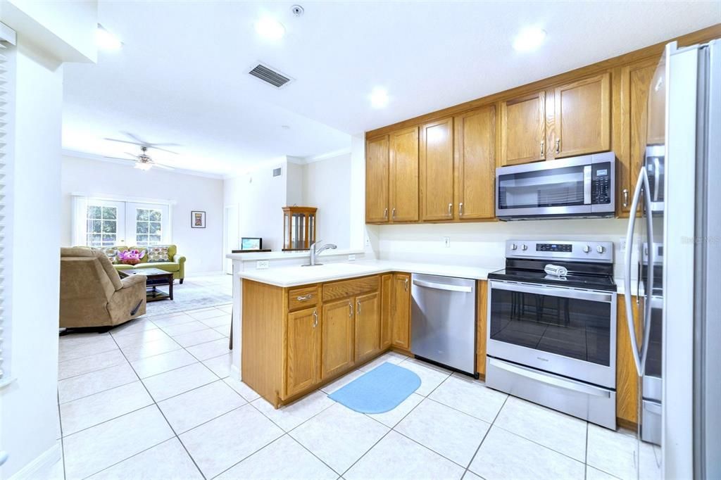 合同活跃: $369,999 (3 贝兹, 2 浴室, 1392 平方英尺)