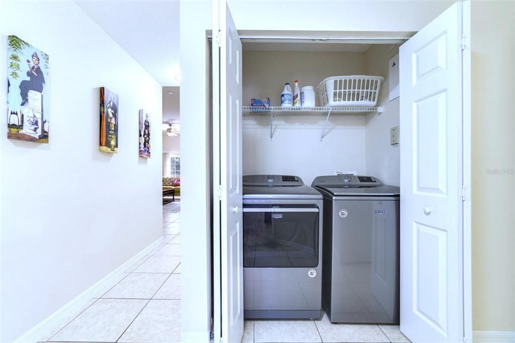 合同活跃: $369,999 (3 贝兹, 2 浴室, 1392 平方英尺)