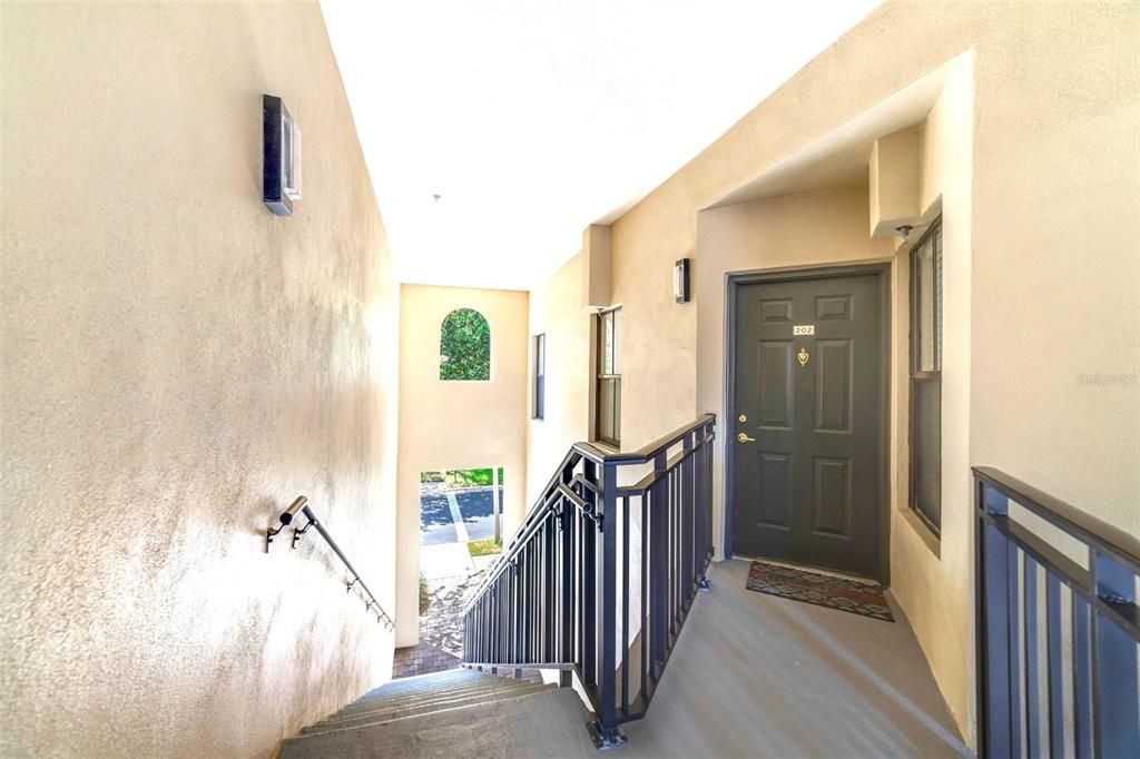 合同活跃: $369,999 (3 贝兹, 2 浴室, 1392 平方英尺)