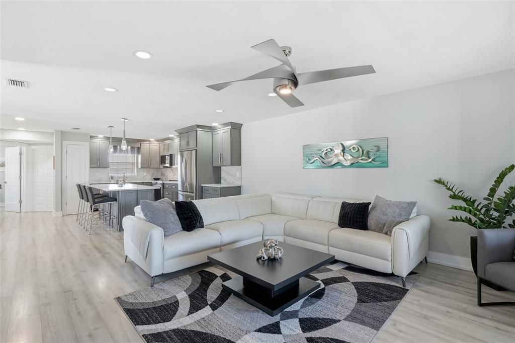 待售: $339,000 (2 贝兹, 2 浴室, 1105 平方英尺)