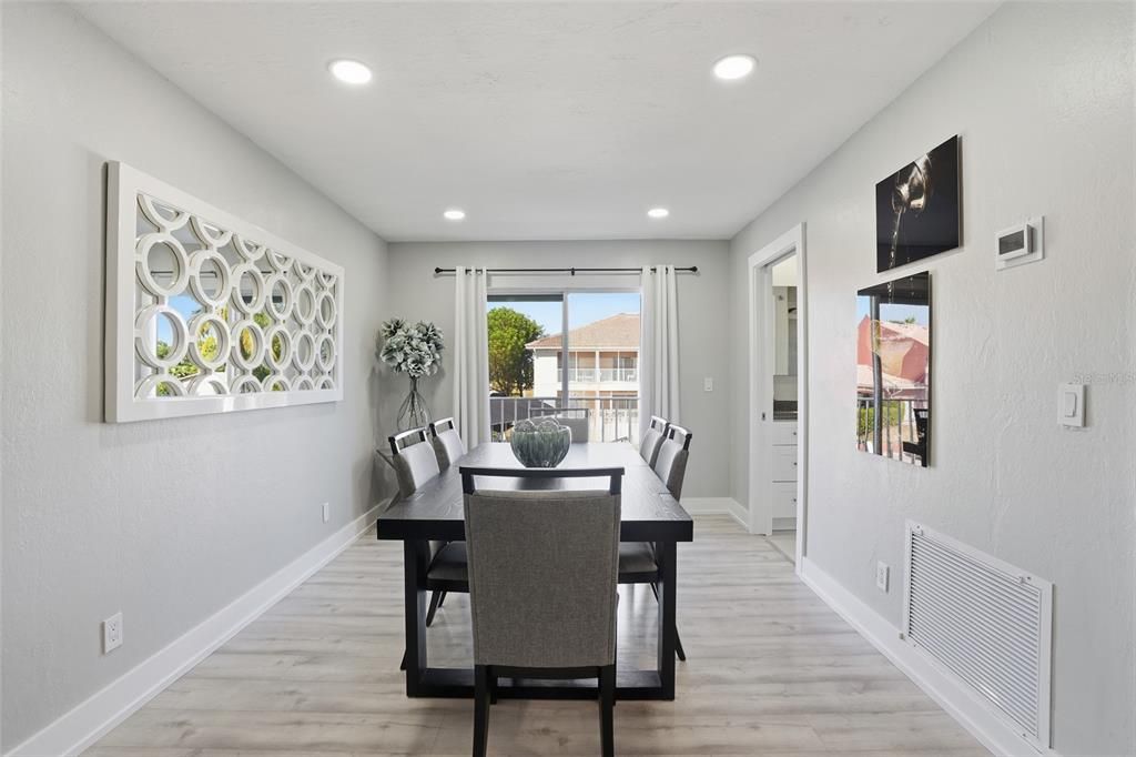 待售: $339,000 (2 贝兹, 2 浴室, 1105 平方英尺)