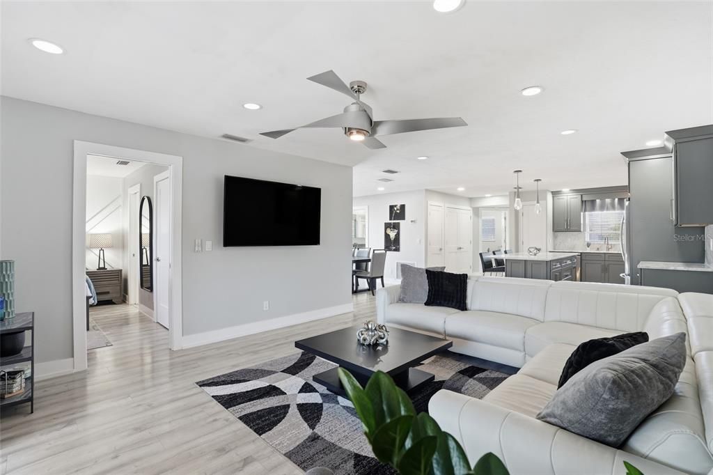 待售: $339,000 (2 贝兹, 2 浴室, 1105 平方英尺)