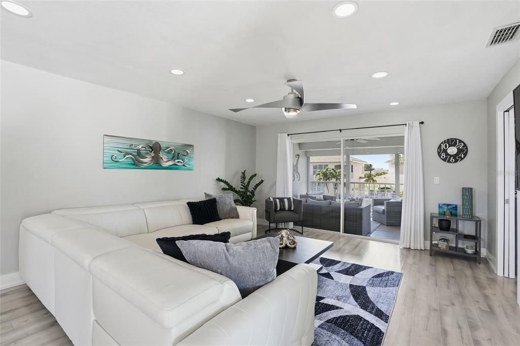 待售: $339,000 (2 贝兹, 2 浴室, 1105 平方英尺)