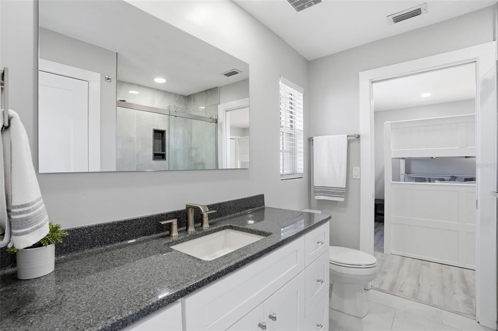 待售: $339,000 (2 贝兹, 2 浴室, 1105 平方英尺)