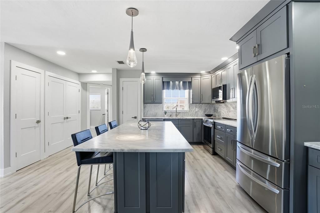 待售: $339,000 (2 贝兹, 2 浴室, 1105 平方英尺)