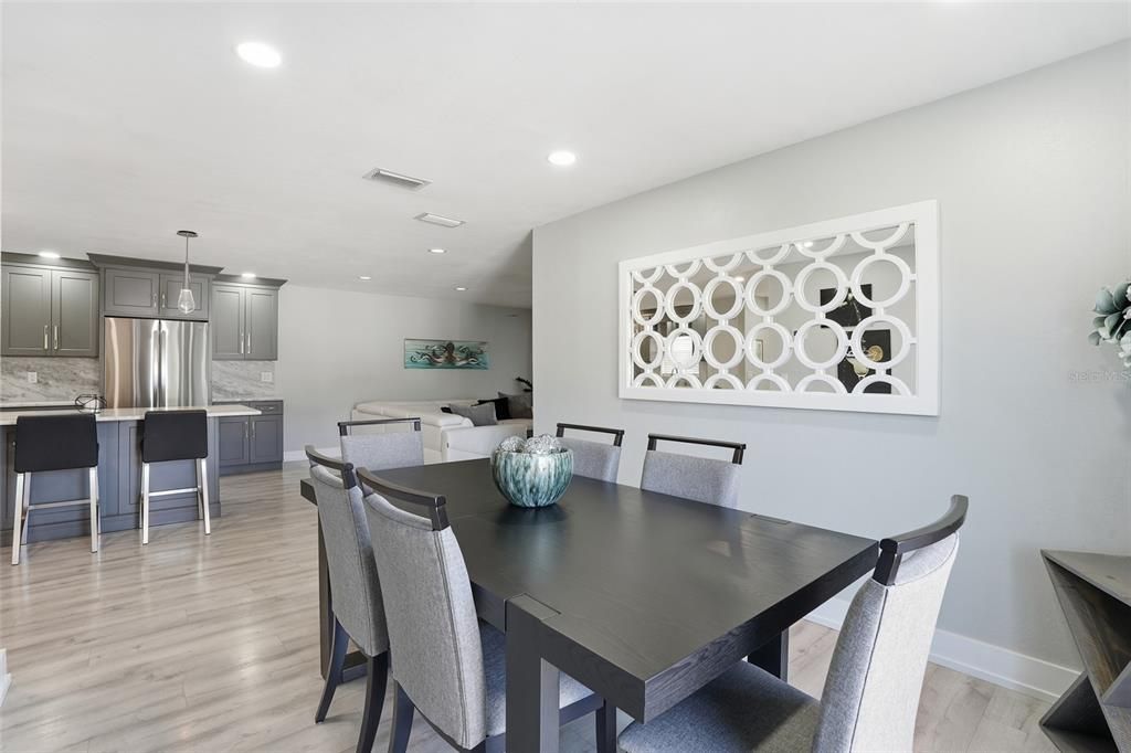 待售: $339,000 (2 贝兹, 2 浴室, 1105 平方英尺)