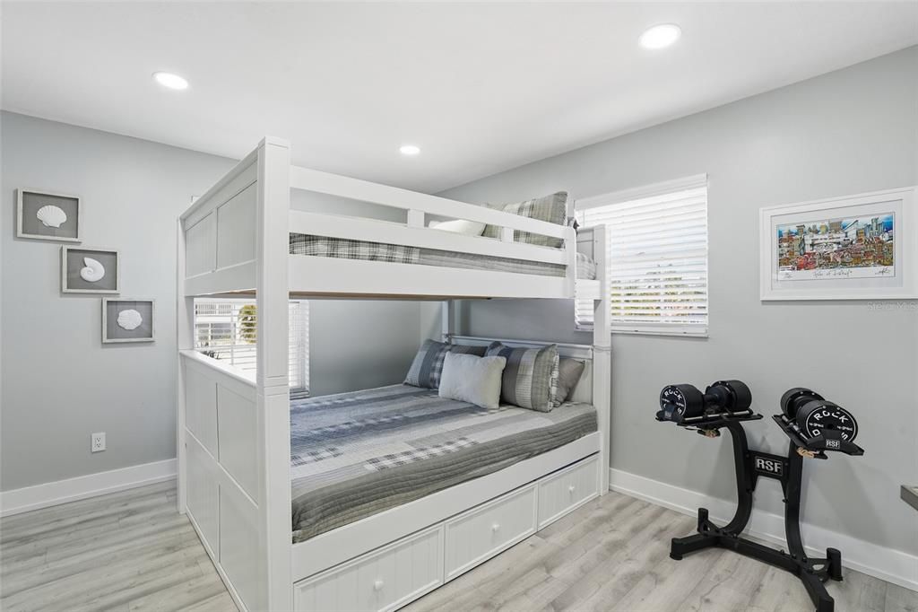 待售: $339,000 (2 贝兹, 2 浴室, 1105 平方英尺)