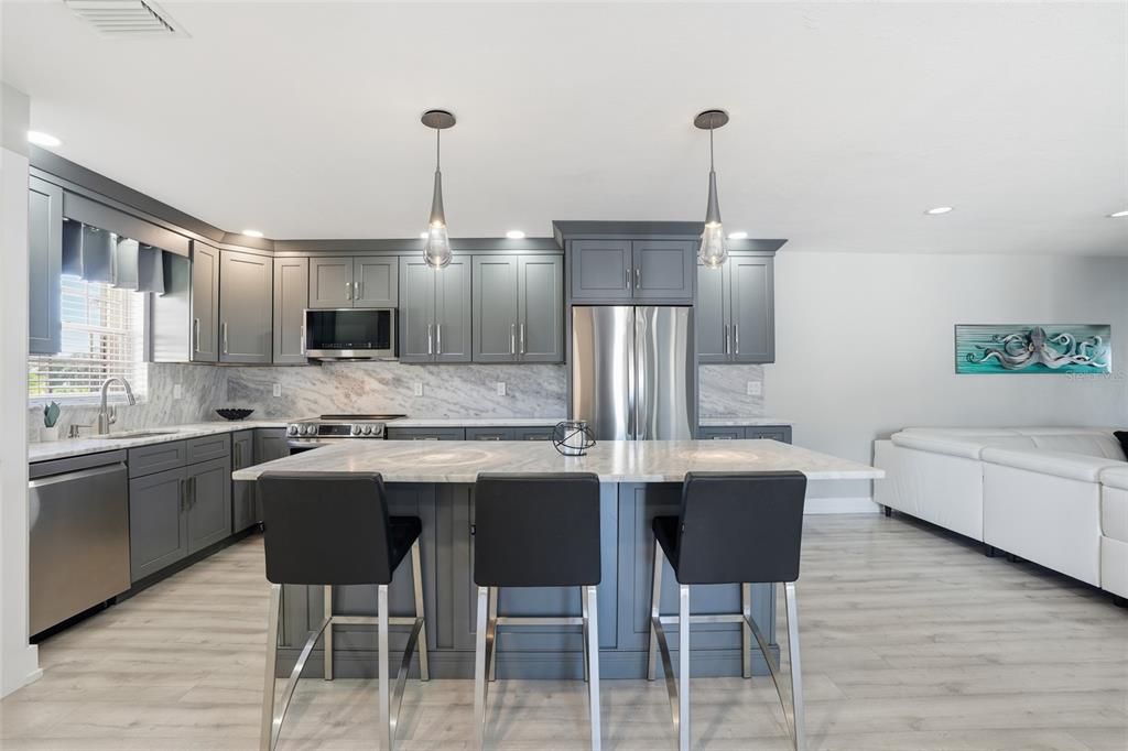 待售: $339,000 (2 贝兹, 2 浴室, 1105 平方英尺)