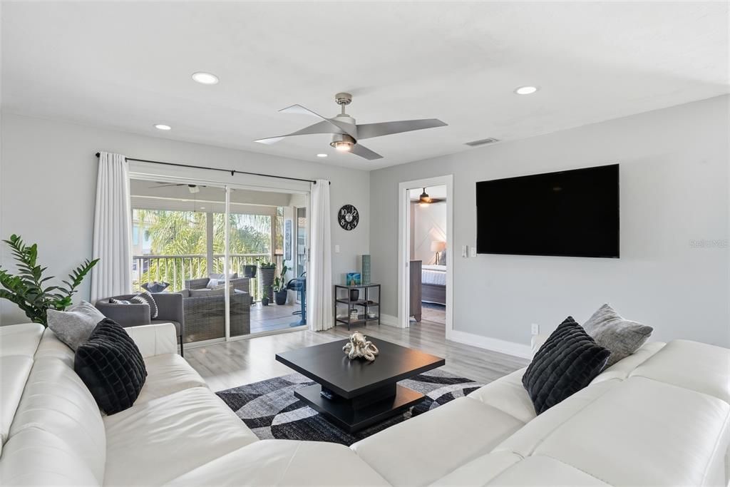 待售: $339,000 (2 贝兹, 2 浴室, 1105 平方英尺)