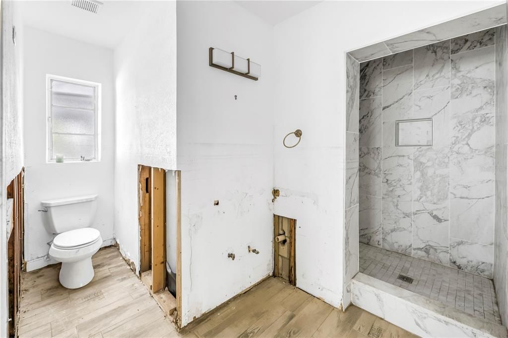 For Sale: $388,888 (2 beds, 2 baths, 1136 Square Feet)