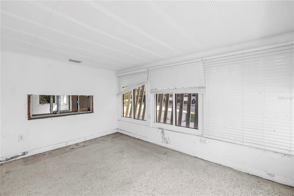 For Sale: $388,888 (2 beds, 2 baths, 1136 Square Feet)