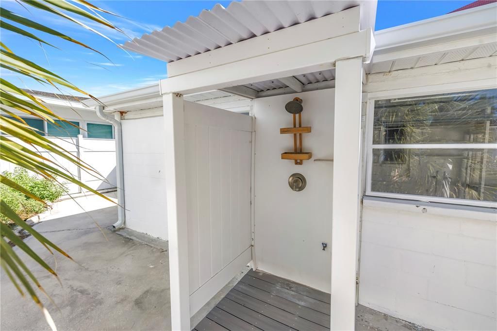 For Sale: $388,888 (2 beds, 2 baths, 1136 Square Feet)