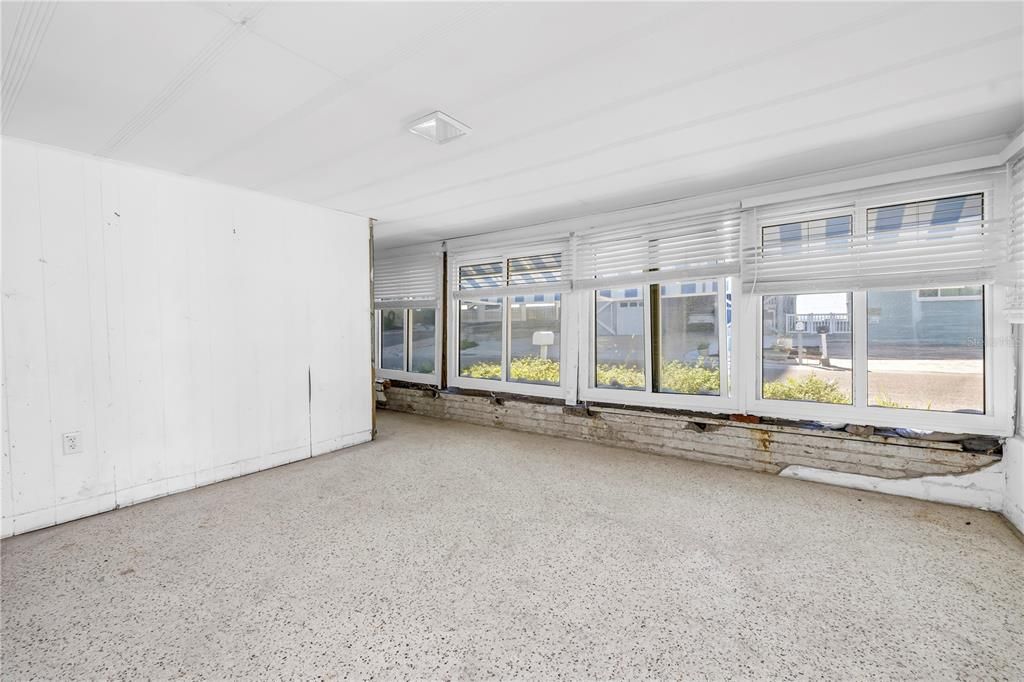 For Sale: $388,888 (2 beds, 2 baths, 1136 Square Feet)