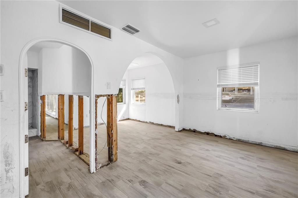 For Sale: $388,888 (2 beds, 2 baths, 1136 Square Feet)