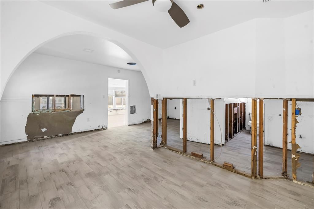 For Sale: $388,888 (2 beds, 2 baths, 1136 Square Feet)