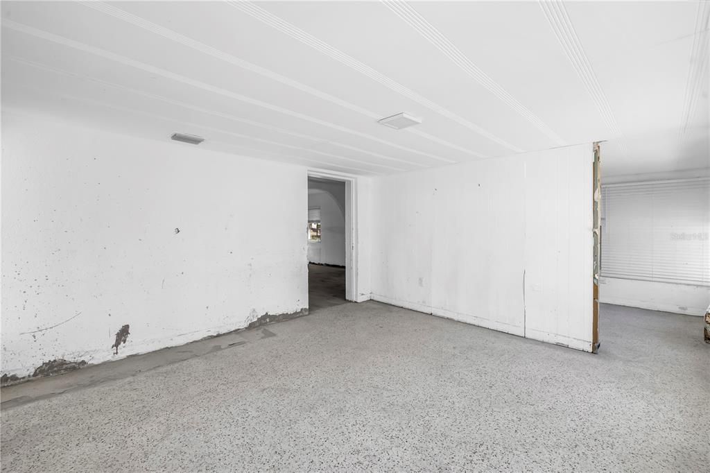 For Sale: $388,888 (2 beds, 2 baths, 1136 Square Feet)