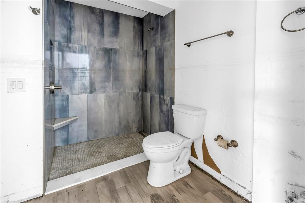 For Sale: $388,888 (2 beds, 2 baths, 1136 Square Feet)