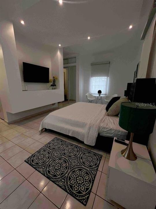 For Sale: $250,000 (1 beds, 1 baths, 750 Square Feet)