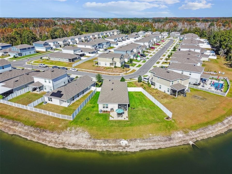 Под контрактом: $359,900 (3 спален, 2 ванн, 1500 Квадратных фут)