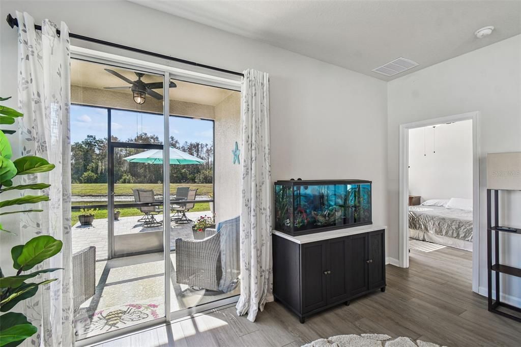 Под контрактом: $359,900 (3 спален, 2 ванн, 1500 Квадратных фут)