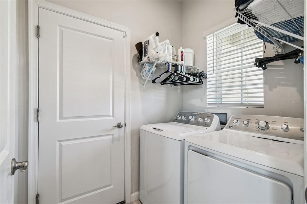 Под контрактом: $359,900 (3 спален, 2 ванн, 1500 Квадратных фут)