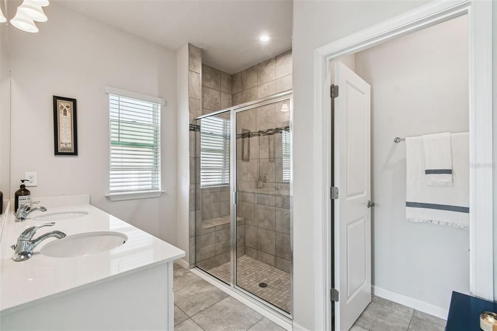 Под контрактом: $359,900 (3 спален, 2 ванн, 1500 Квадратных фут)