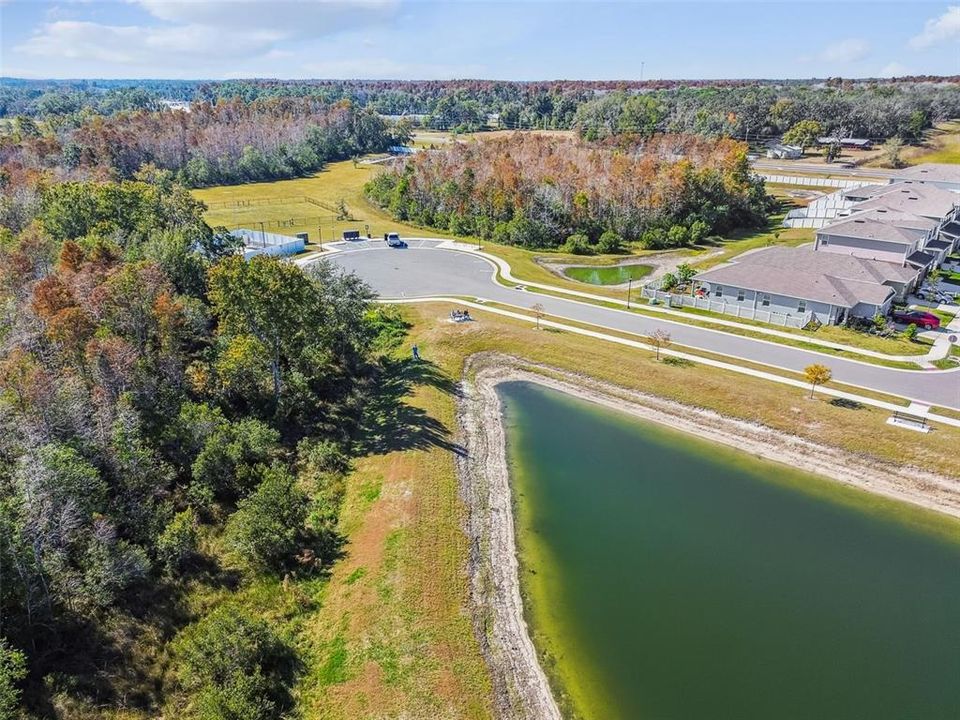 Под контрактом: $359,900 (3 спален, 2 ванн, 1500 Квадратных фут)