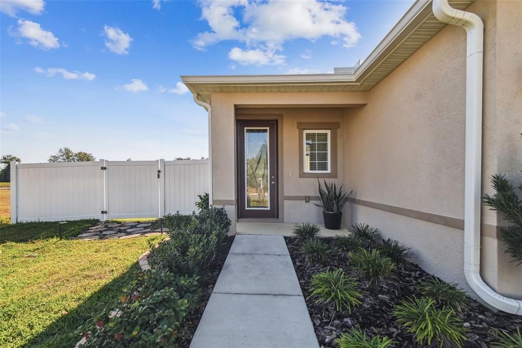 Под контрактом: $359,900 (3 спален, 2 ванн, 1500 Квадратных фут)