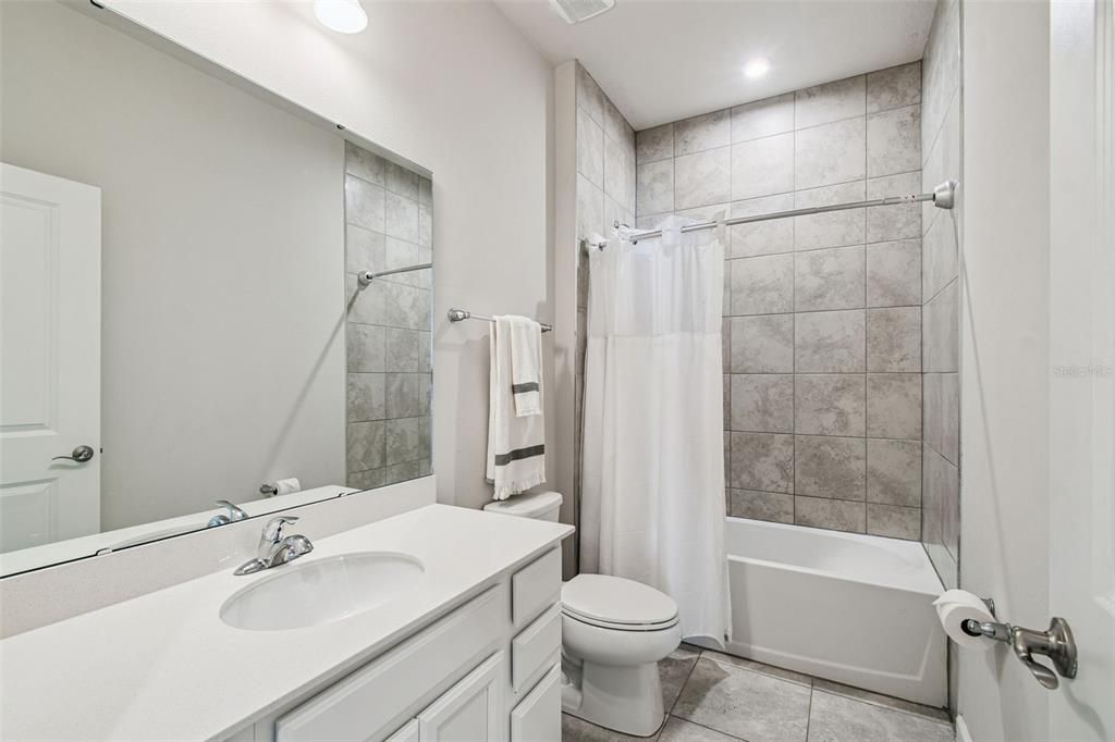 Под контрактом: $359,900 (3 спален, 2 ванн, 1500 Квадратных фут)