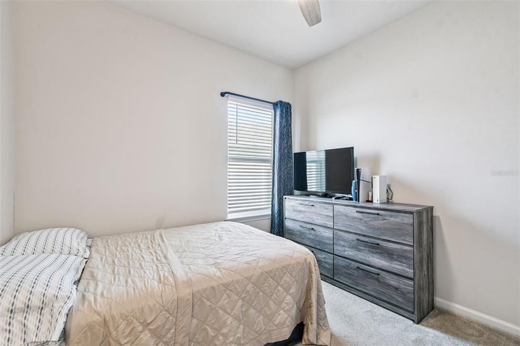 Под контрактом: $359,900 (3 спален, 2 ванн, 1500 Квадратных фут)