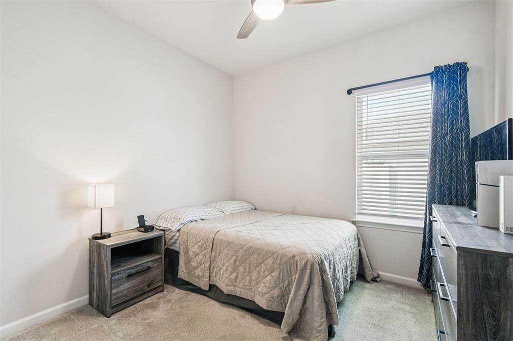 Под контрактом: $359,900 (3 спален, 2 ванн, 1500 Квадратных фут)