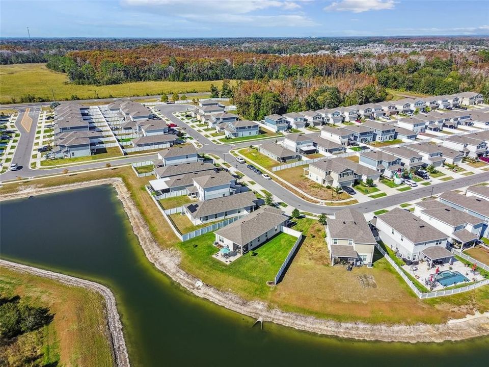 Под контрактом: $359,900 (3 спален, 2 ванн, 1500 Квадратных фут)