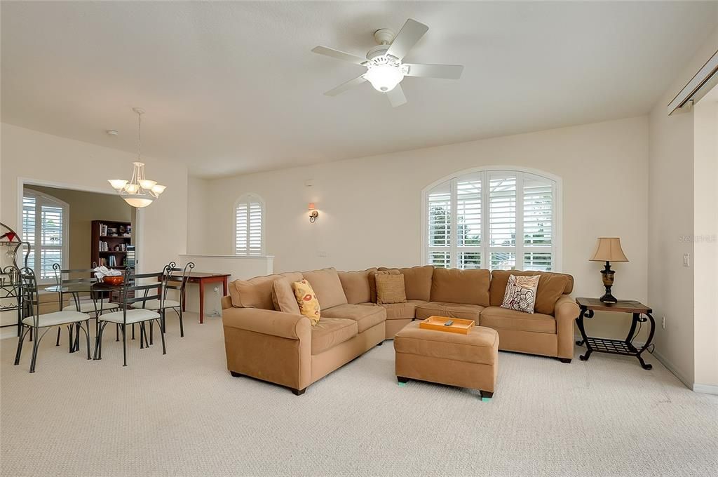 For Sale: $287,500 (3 beds, 2 baths, 1270 Square Feet)