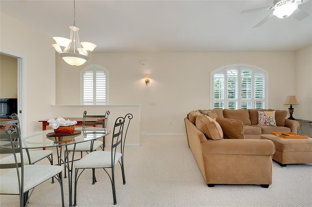 For Sale: $287,500 (3 beds, 2 baths, 1270 Square Feet)