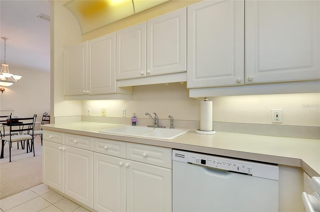 For Sale: $287,500 (3 beds, 2 baths, 1270 Square Feet)