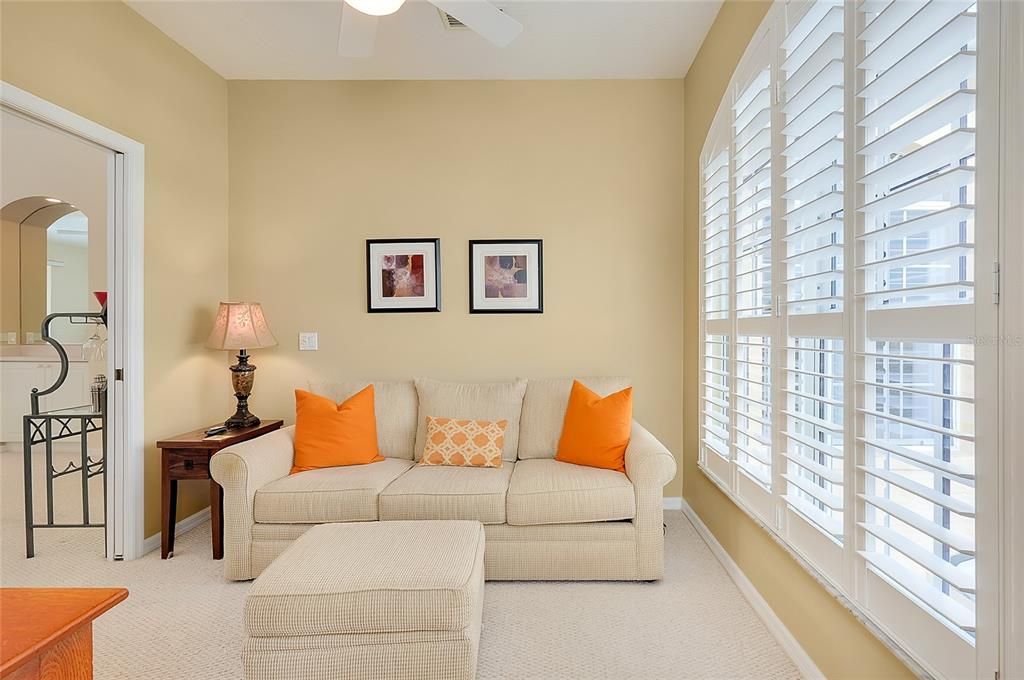 For Sale: $287,500 (3 beds, 2 baths, 1270 Square Feet)